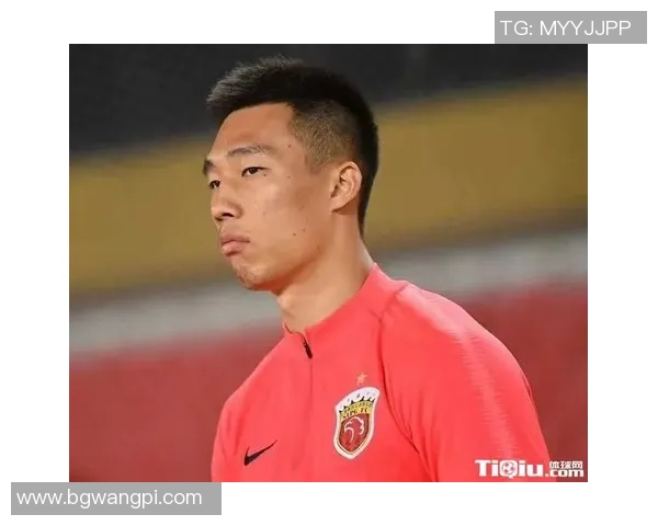 贺惯成功抢断武汉三镇展现出色防守能力助力球队赢得关键胜利