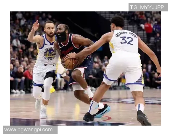 快船主帅深夜袭击受害女子,球队陷入舆论漩涡 快船主帅深夜袭击受害女子,球队陷入舆论漩涡